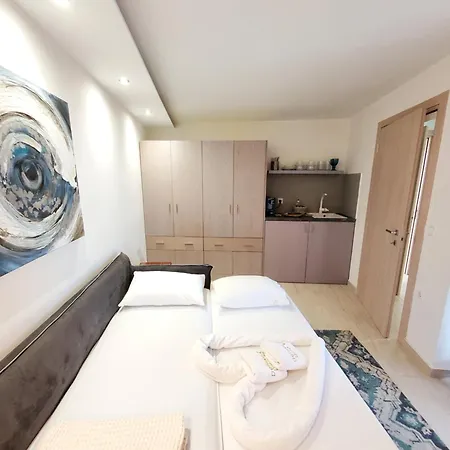 Deluxe Dina Апартаменты *